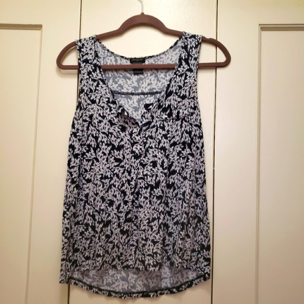 3/$25 Floral sleveless V neck tank top